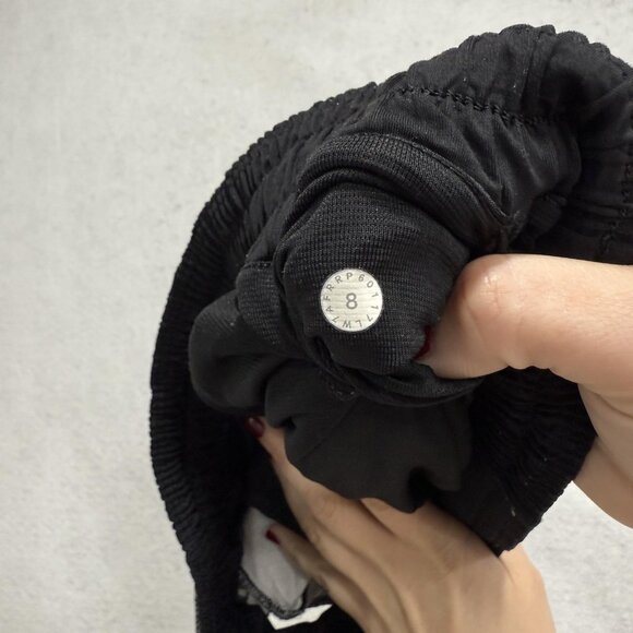 Lululemon Shorts Womens 8 Black Gray Reflective Running Built-In Liner Pocket - Picture 8 of 9